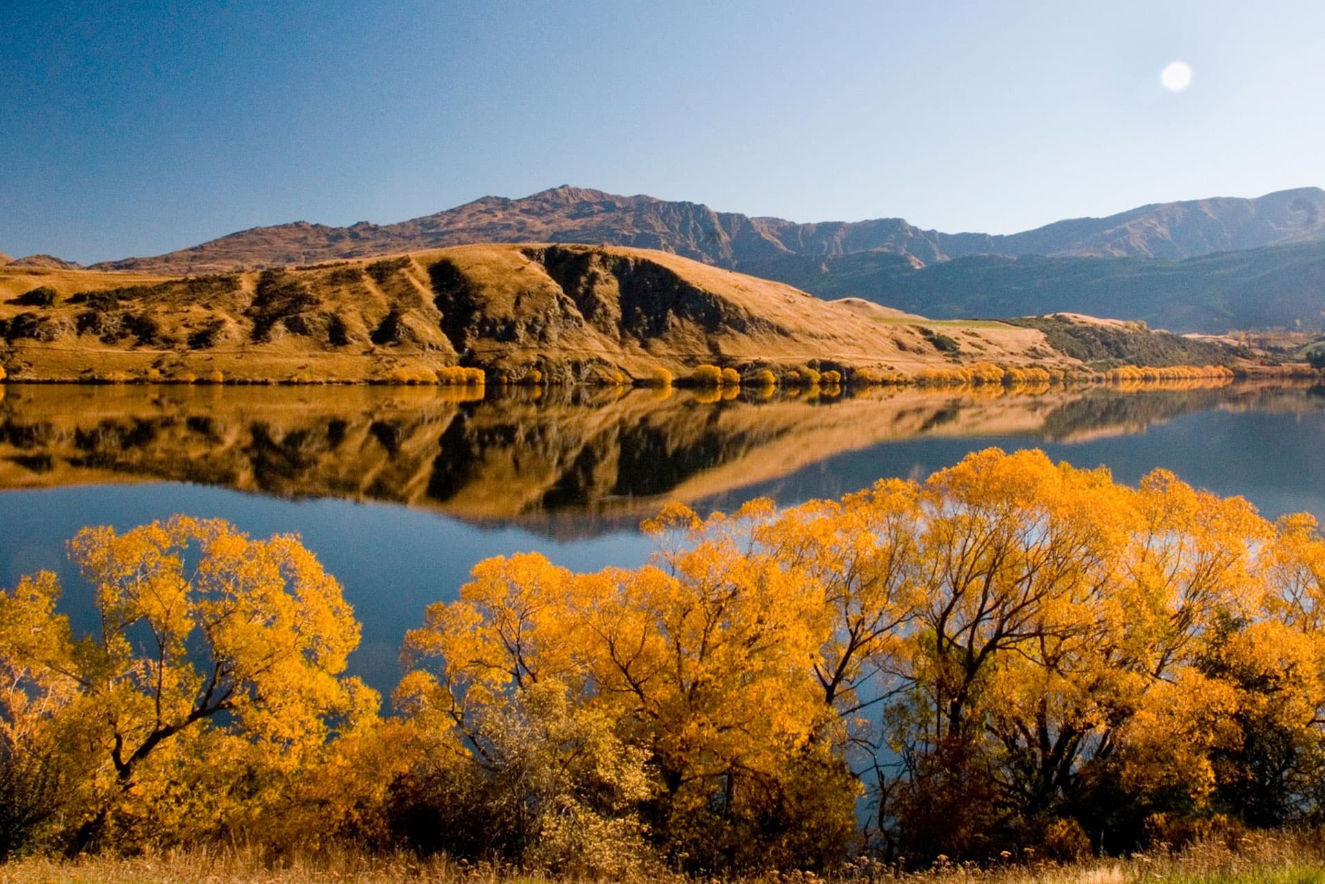 Views of Lake Hayes during Autumn with Arrowtown Wine Tours